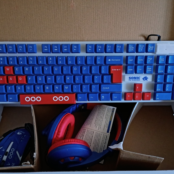 Blue and Red Gaming Keyboard with LED Lighting - Picture 3 of 12